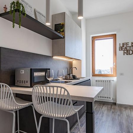 Licia & Tonino Apartments Near The Station Lecce Bagian luar foto