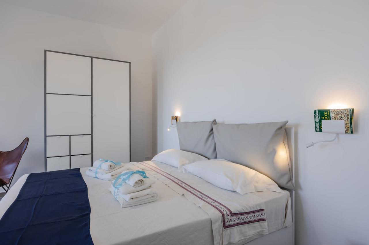 Licia & Tonino Apartments Near The Station Lecce Bagian luar foto