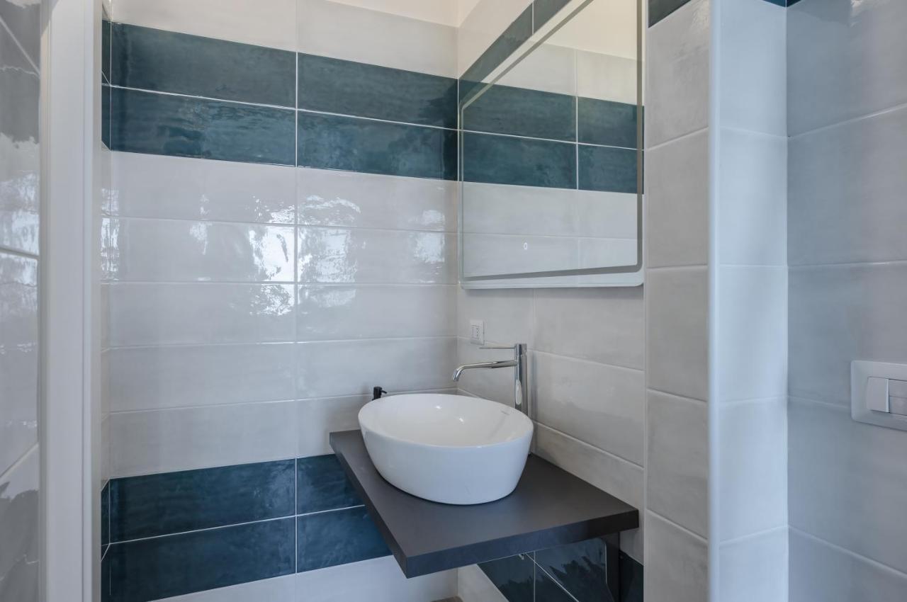 Licia & Tonino Apartments Near The Station Lecce Bagian luar foto