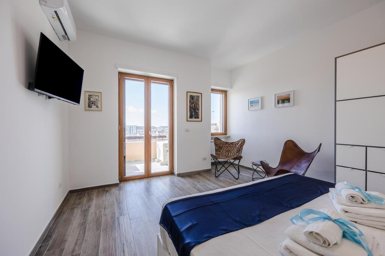Licia & Tonino Apartments Near The Station Lecce Bagian luar foto