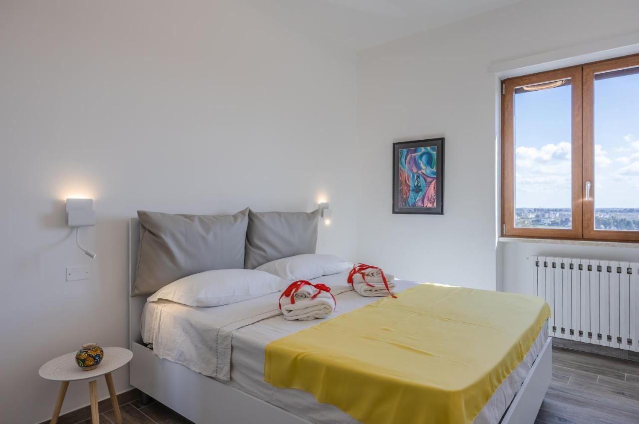 Licia & Tonino Apartments Near The Station Lecce Bagian luar foto