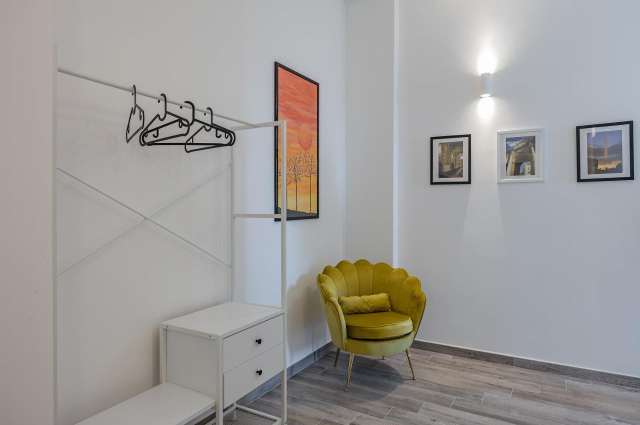 Licia & Tonino Apartments Near The Station Lecce Bagian luar foto