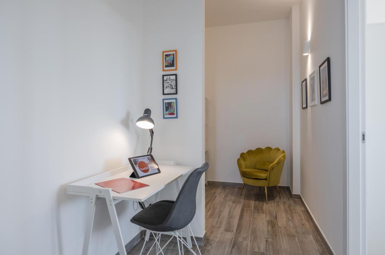 Licia & Tonino Apartments Near The Station Lecce Bagian luar foto
