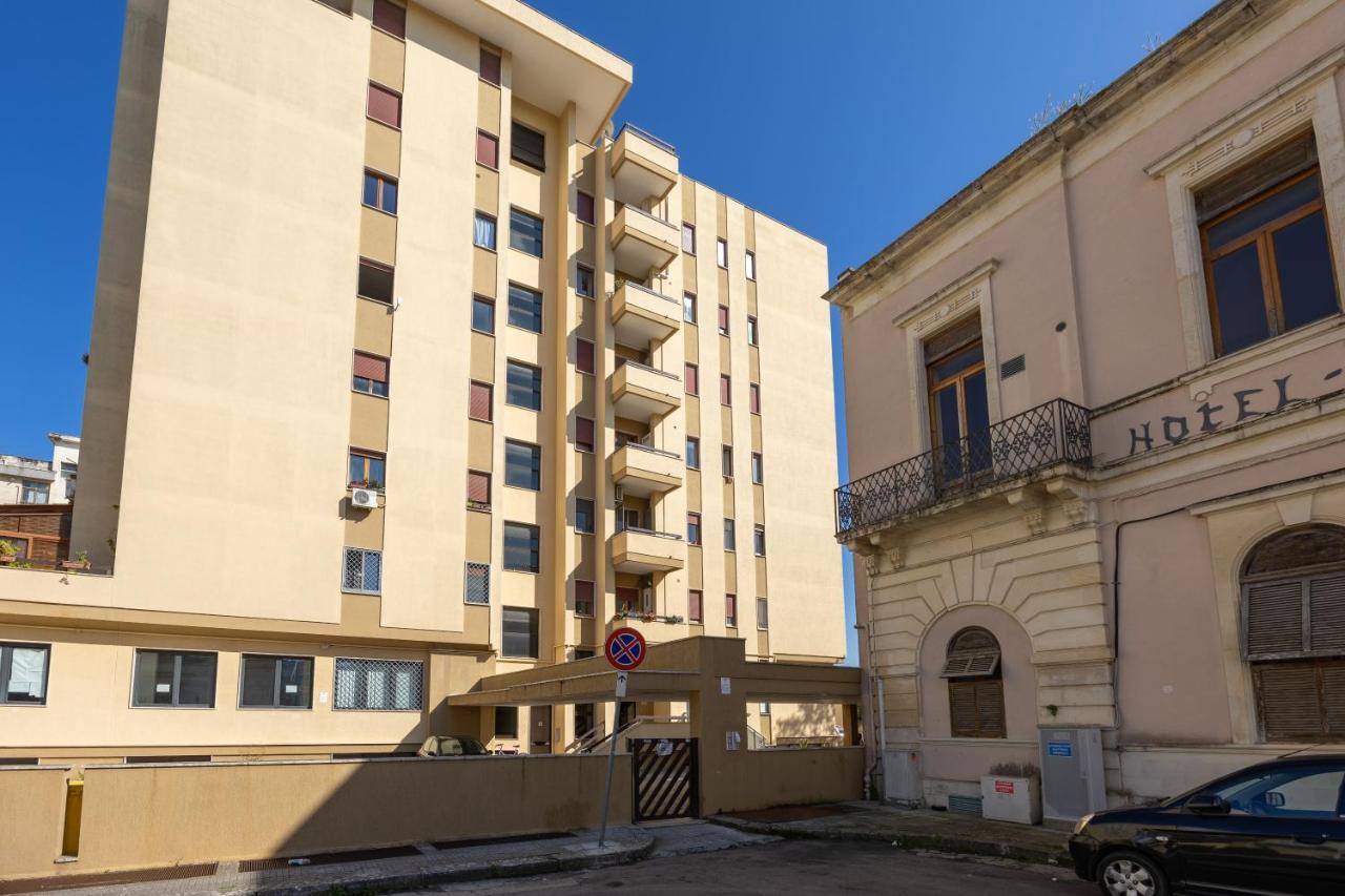 Licia & Tonino Apartments Near The Station Lecce Bagian luar foto